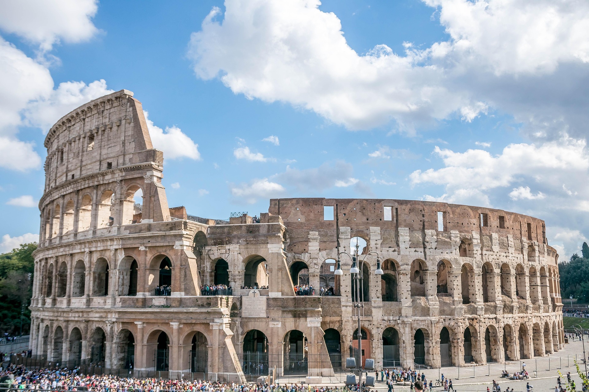 Picture of a Colloseum in Rome Italy